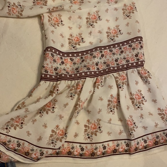 Max Edition floral wrap top 3/4 flutter sleeve - Picture 4 of 7